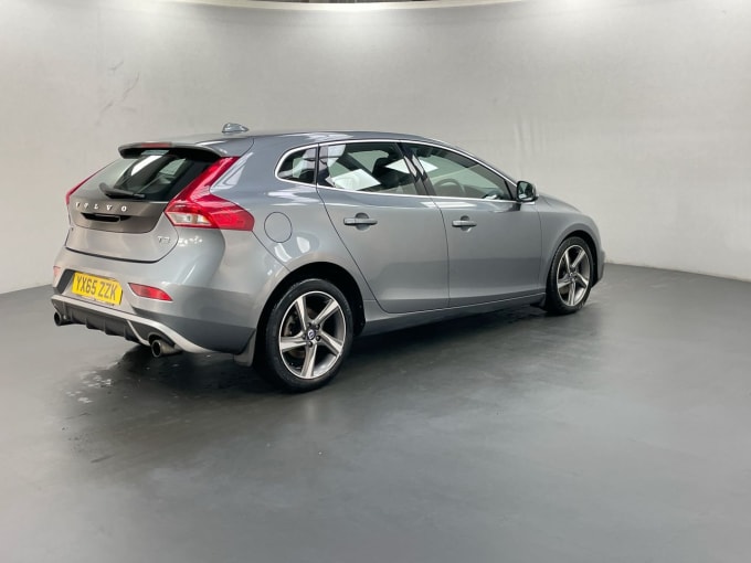 2024 Volvo V40