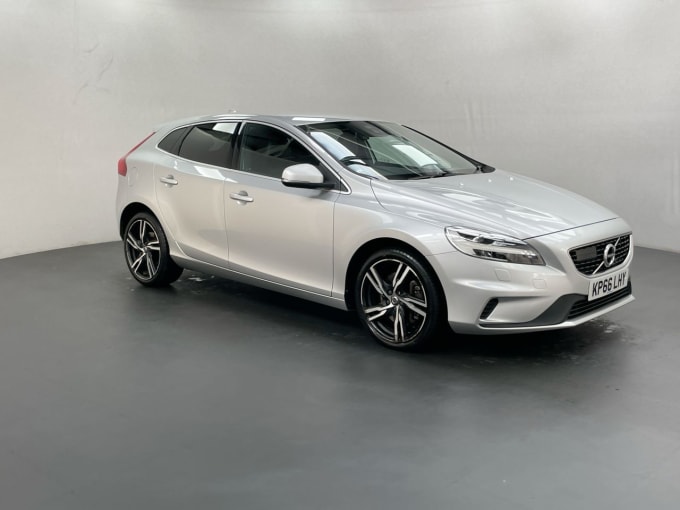 2024 Volvo V40