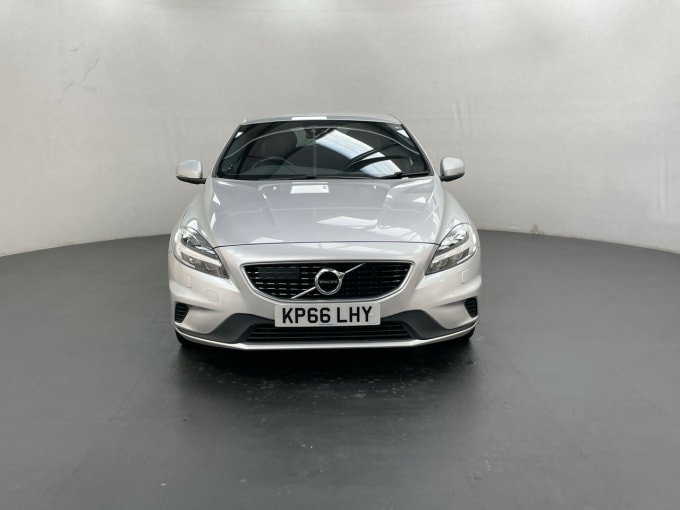 2024 Volvo V40