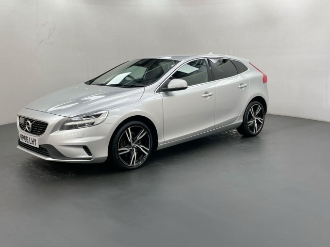 2024 Volvo V40