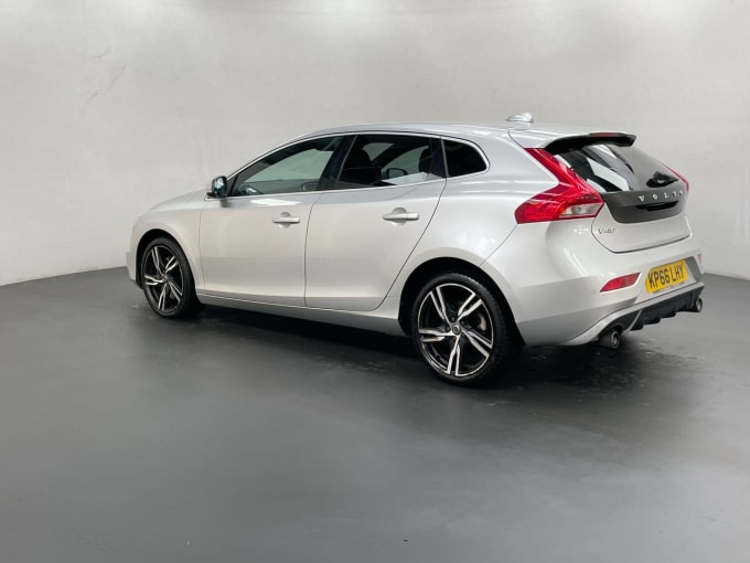 2024 Volvo V40