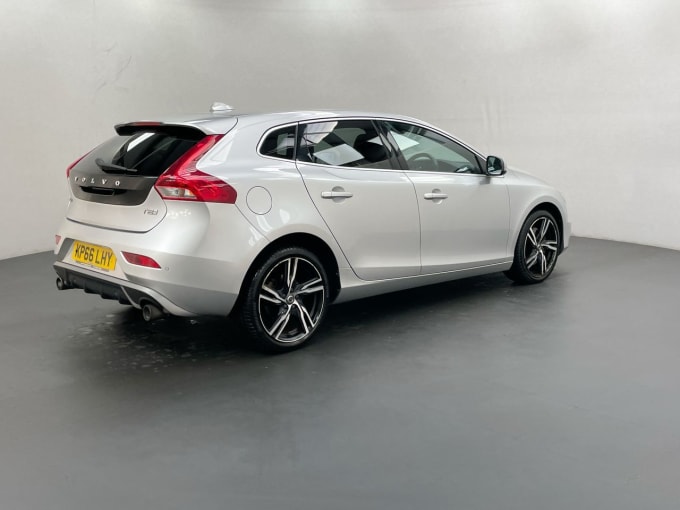 2024 Volvo V40