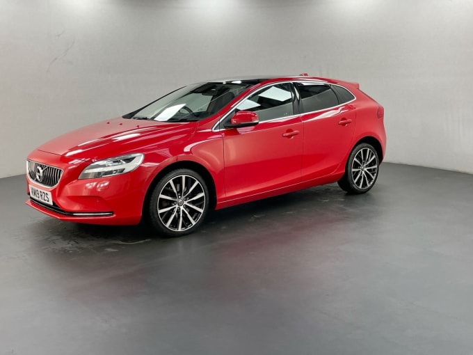 2024 Volvo V40