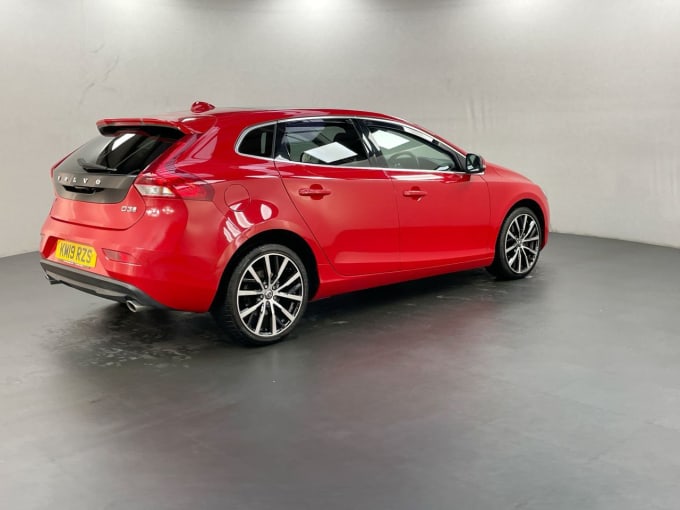 2024 Volvo V40