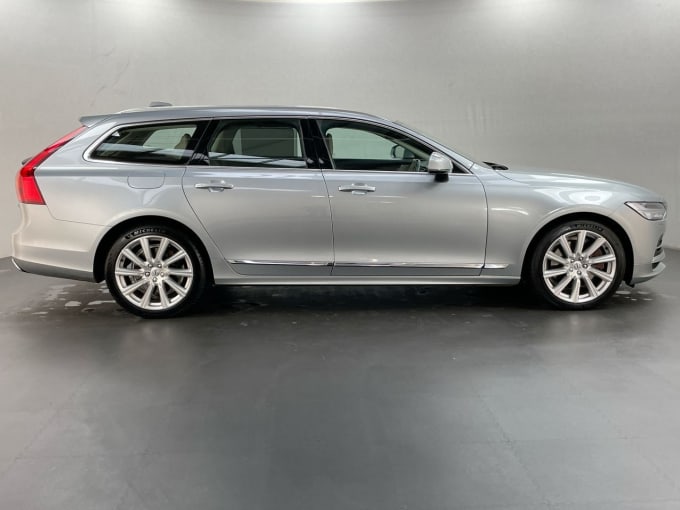 2025 Volvo V90