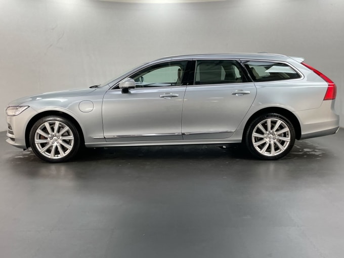 2025 Volvo V90