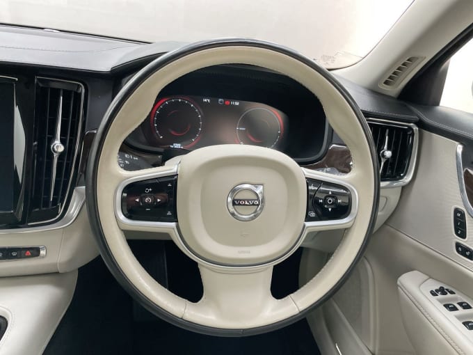 2025 Volvo V90