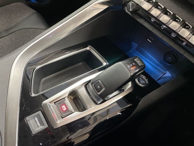 2025 Peugeot 5008