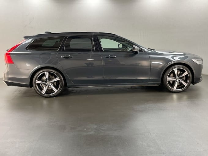 2025 Volvo V90