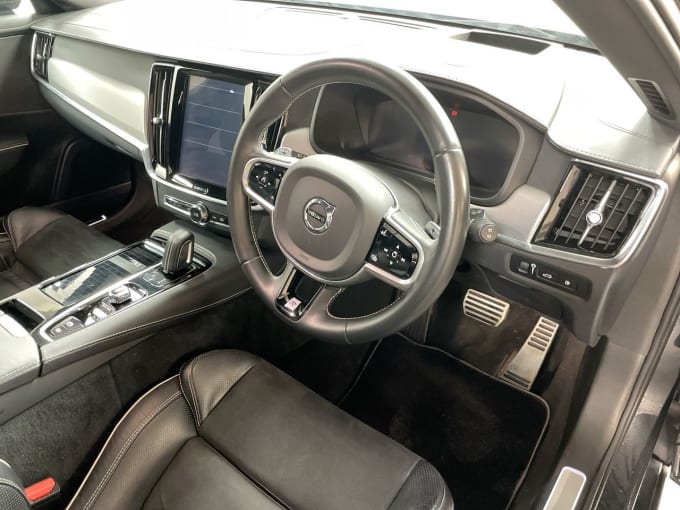 2025 Volvo V90