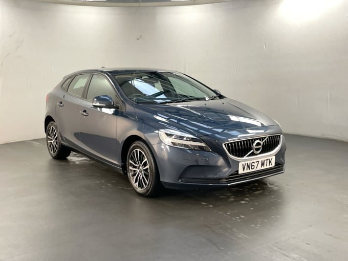 2025 Volvo V40