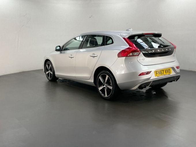 2025 Volvo V40