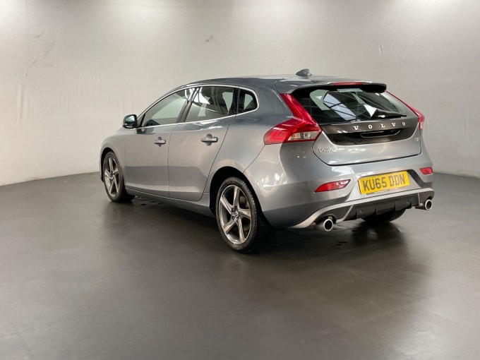 2025 Volvo V40