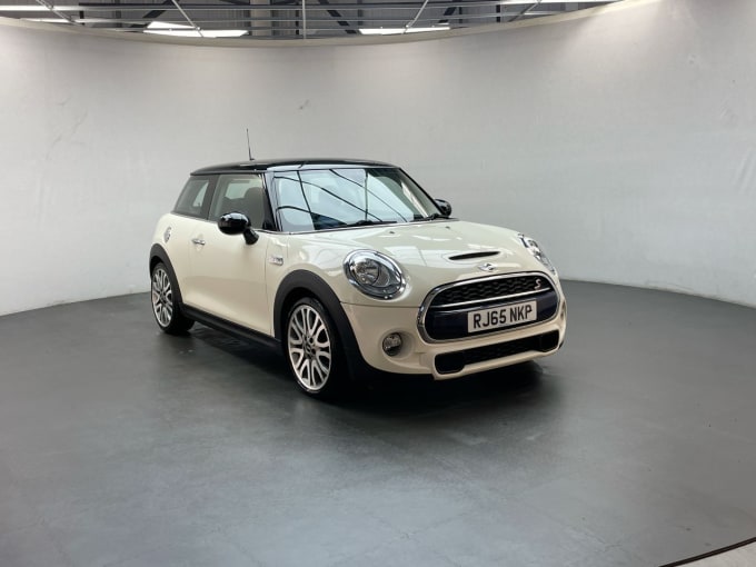 2025 Mini Hatch