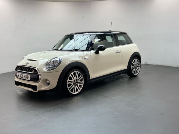 2025 Mini Hatch