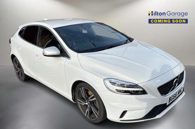 2025 Volvo V40