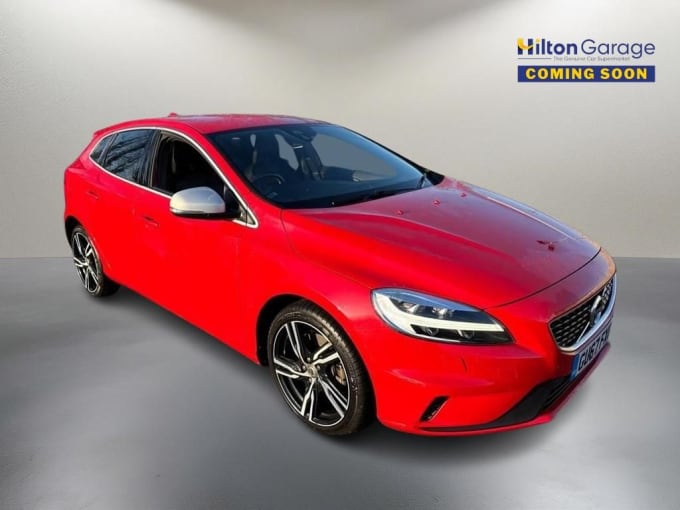 2025 Volvo V40