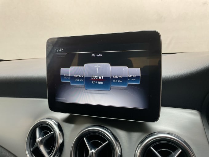 2025 Mercedes-benz 180