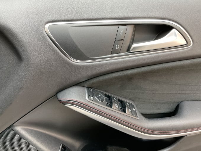 2025 Mercedes-benz 180