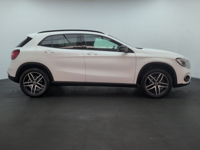 2025 Mercedes-benz 180