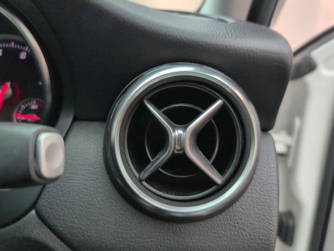 2025 Mercedes-benz 180