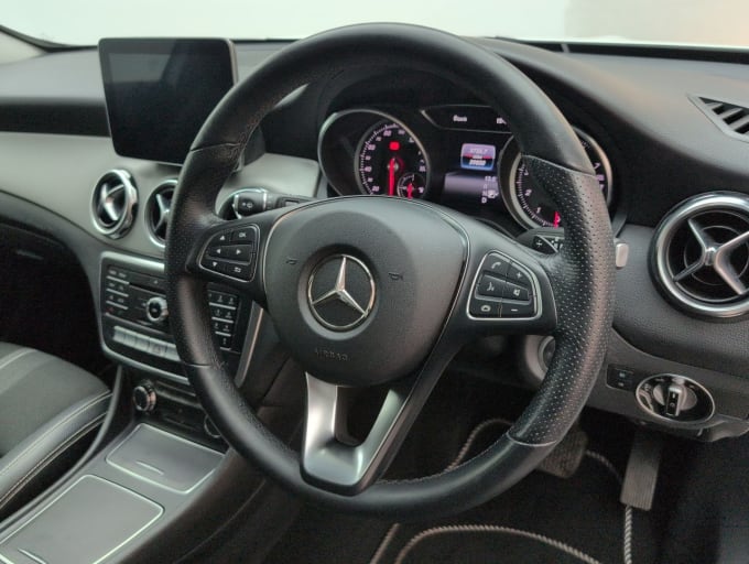 2025 Mercedes-benz 180