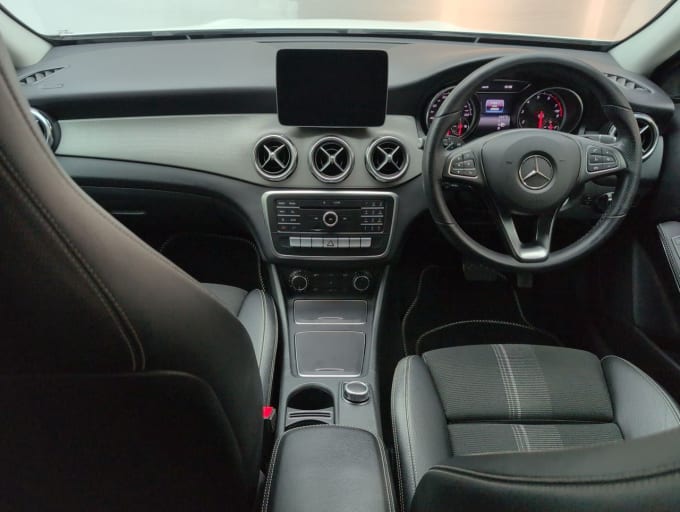 2025 Mercedes-benz 180