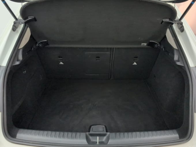 2025 Mercedes-benz 180