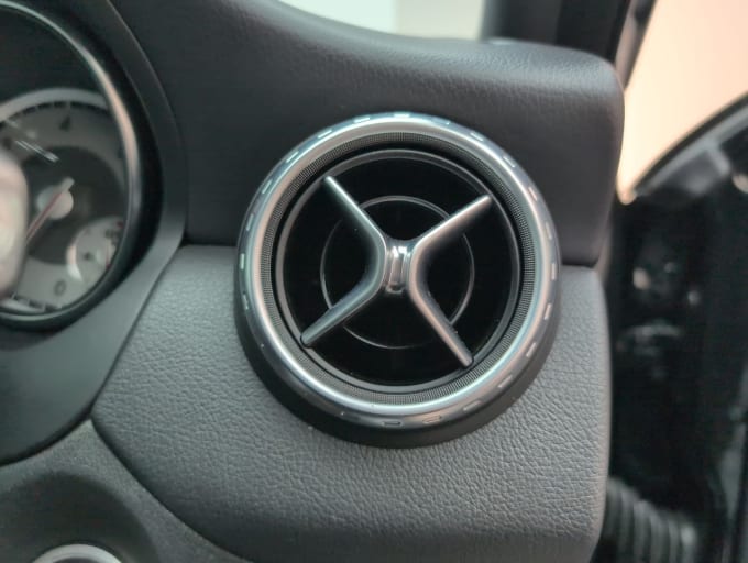 2025 Mercedes-benz 180