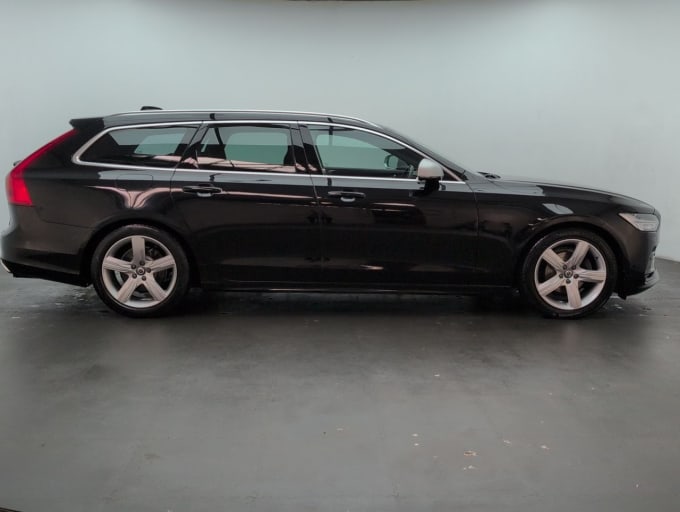 2025 Volvo V90