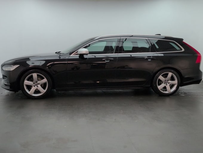 2025 Volvo V90