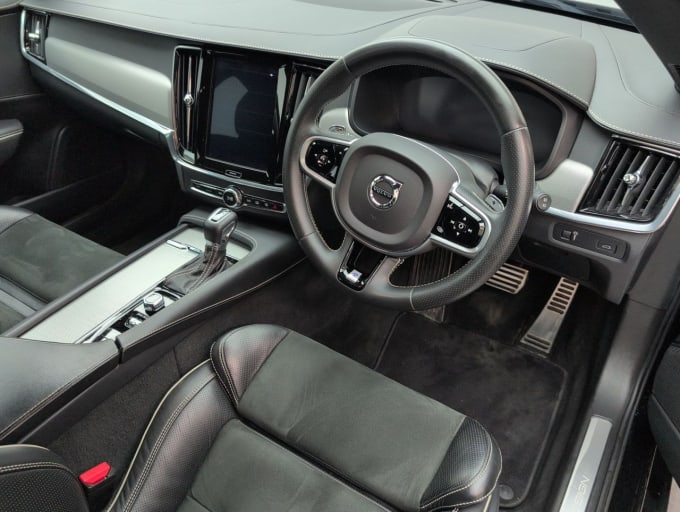 2025 Volvo V90