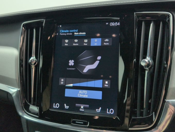 2025 Volvo V90