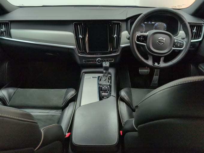 2025 Volvo V90
