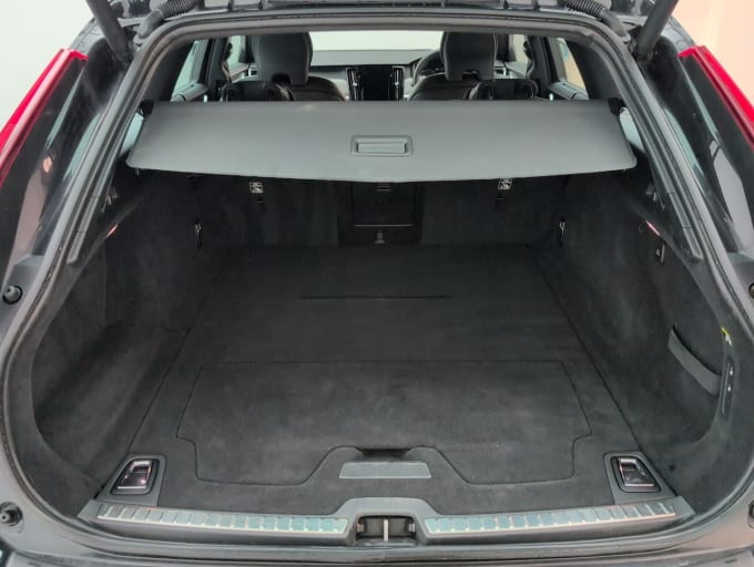 2025 Volvo V90