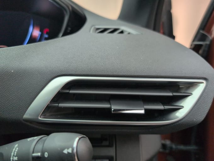 2025 Peugeot 3008