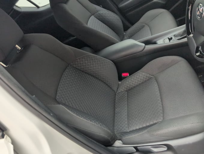 2025 Toyota C-hr