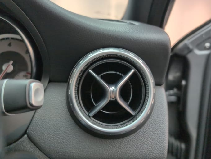 2025 Mercedes-benz 180