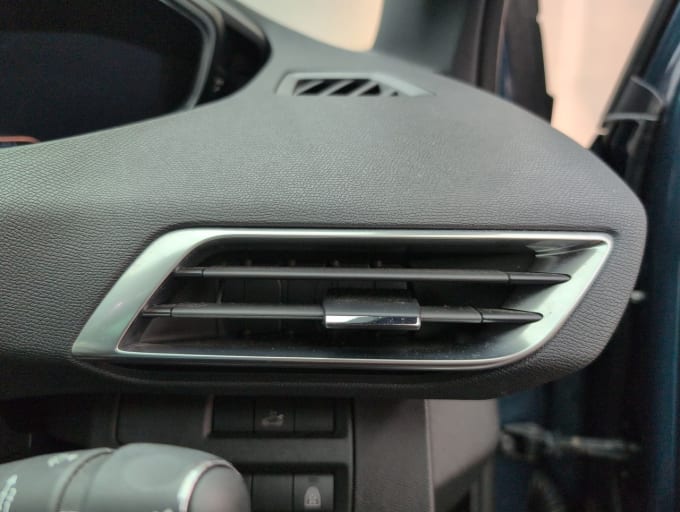 2025 Peugeot 5008