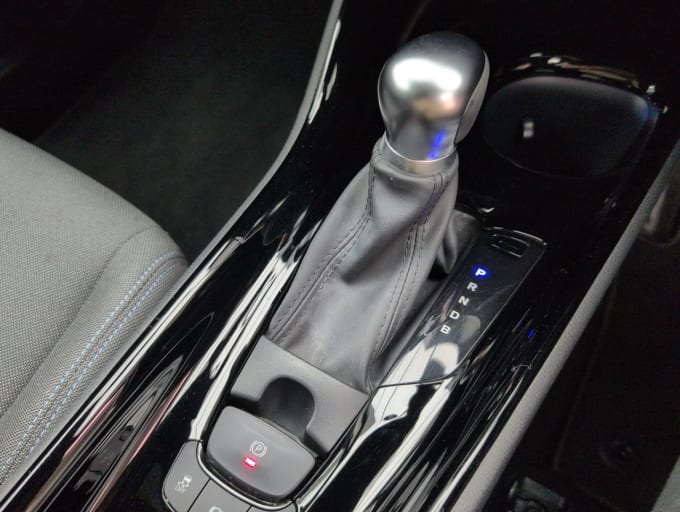 2025 Toyota C-hr