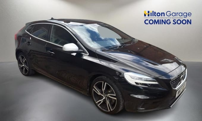 2025 Volvo V40
