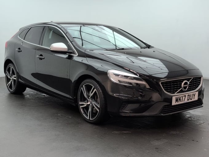 2025 Volvo V40