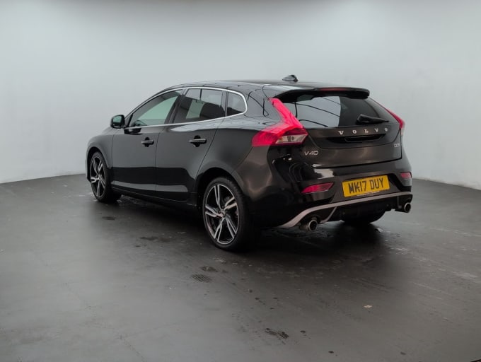 2025 Volvo V40
