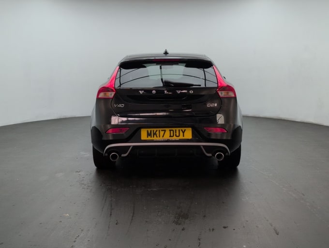 2025 Volvo V40