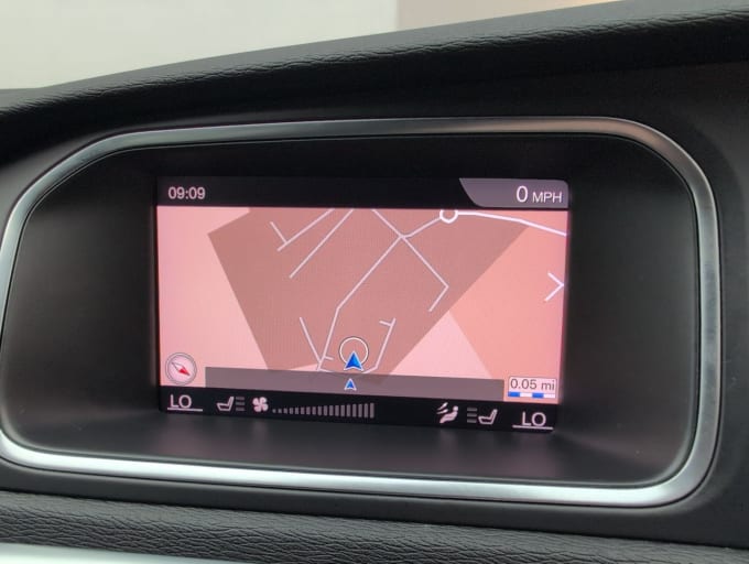 2025 Volvo V40