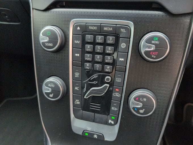 2025 Volvo V40