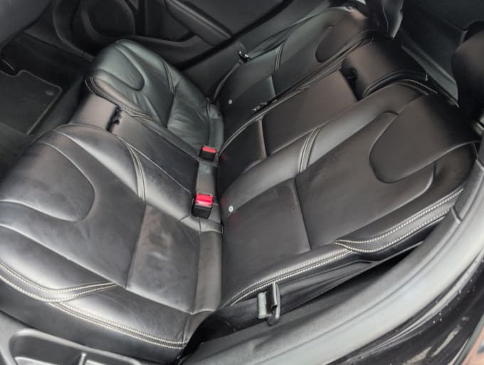 2025 Volvo V40