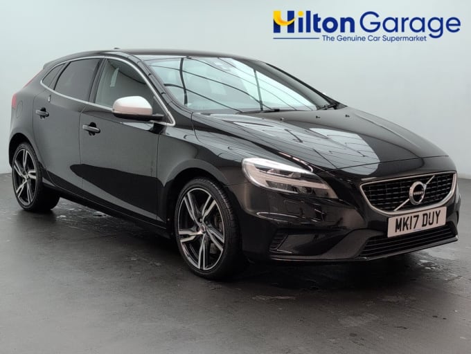 2025 Volvo V40