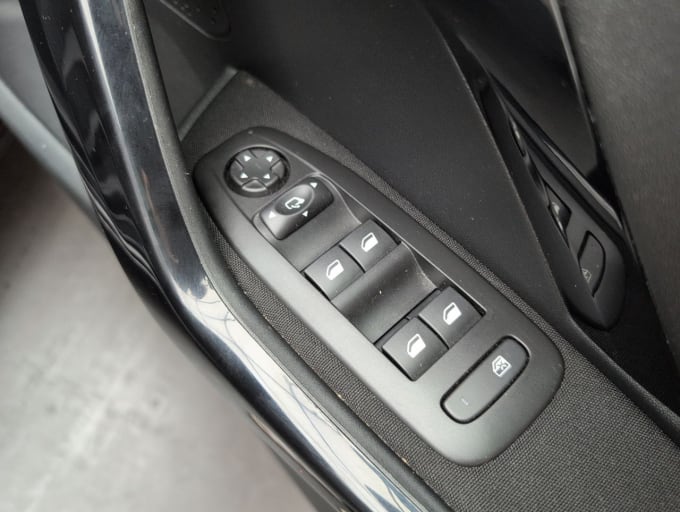 2025 Peugeot 208