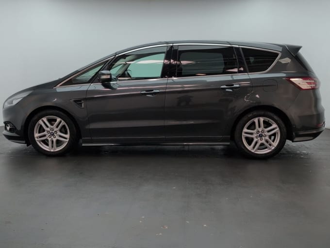 2025 Ford S-max